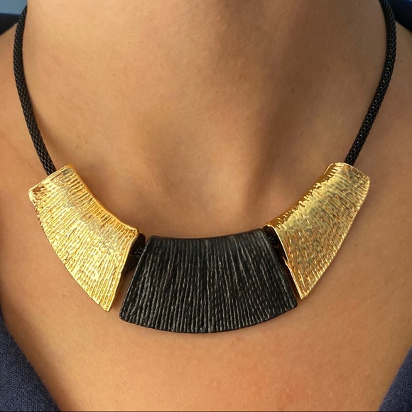 BLACK AND GOLD BOLD CHUKY COLLAR NECKLACE - Picture 4 of 5